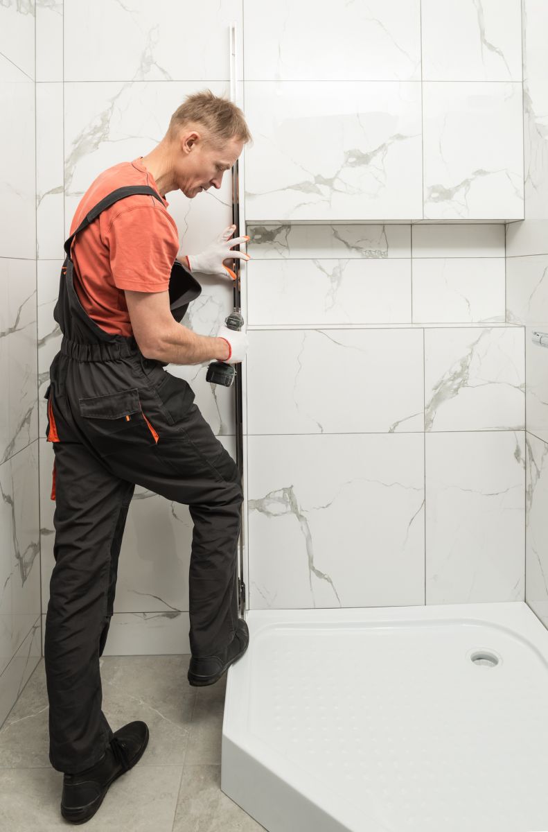 Tile and Glass Installers